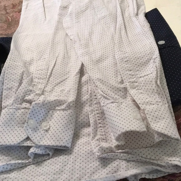 Men two shirt bundle 1 Akademiks 1 H&M both long sleeve slim fit both Me… - Picture 6 of 9